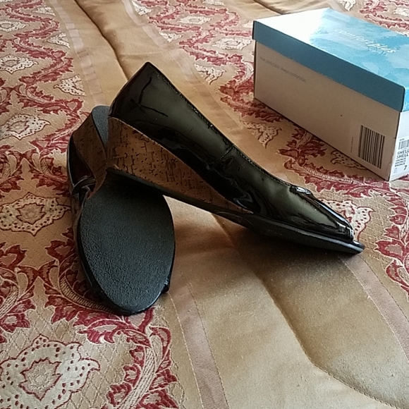 Shoes - Picture 2 of 4